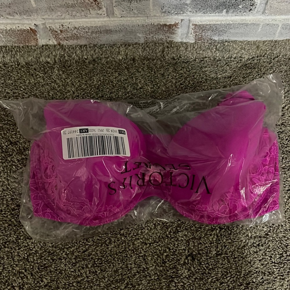 Victoria Secret Body by Victoria bra. Size 36 DD. Brand new in packaging.